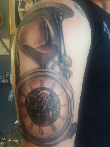 Tattoo Shop «Mecca Tattoo», reviews and photos, 115 S Broad St, Mankato, MN 56001, USA