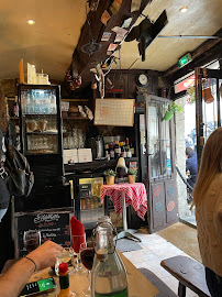 Atmosphère du Restaurant français La Taverne de Montmartre à Paris - n°8