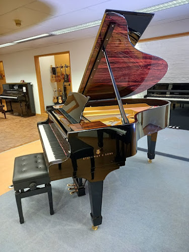 Euromúsica - Instrumentos Musicais Lda. - Loja Lisboa - Loja de instrumentos musicais