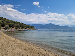 Foto von Pelasgia beach von Klippen umgeben