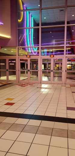 Movie Theater «Regal Cinemas Cobblestone Square 20», reviews and photos, 5500 Cobblestone Rd, Elyria, OH 44035, USA