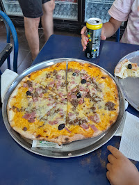 Plats et boissons du Pizzeria Pizza Au Feu De Bois à Marseille - n°1