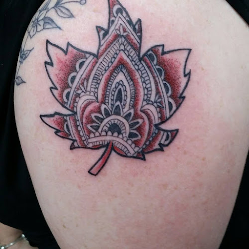 Krazie Needles Tattoos - Tatoo shop