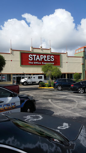 Office Supply Store «Staples», reviews and photos, 7500 W Commercial Blvd, Lauderhill, FL 33319, USA