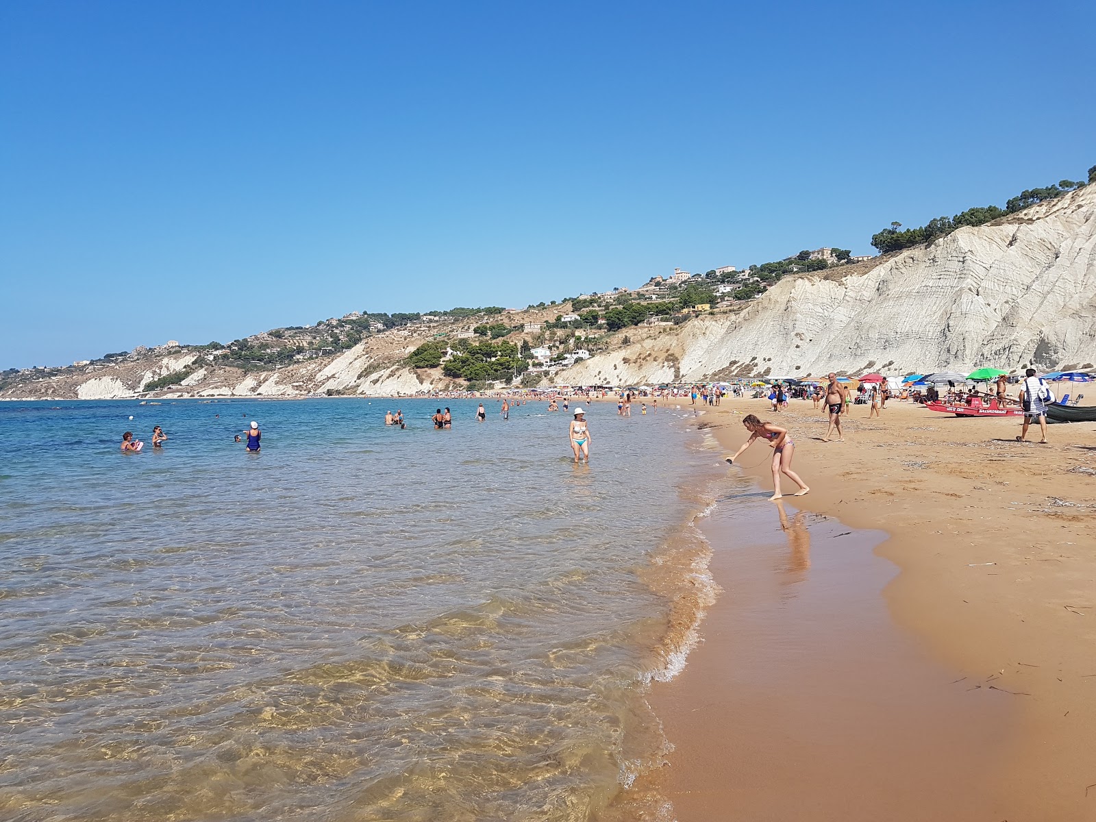 Fotografija Marianello beach z svetel pesek površino