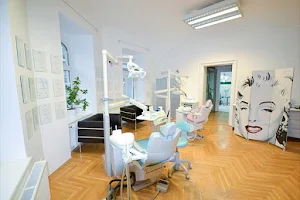 Zahnarzt Dr. Pilus - Spezialisiert auf Angstpatienten und Narkose-Zahnbehandlung image