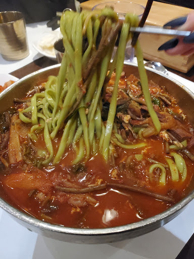 Shopping Mall «Oaktree Mall Shopping Center», reviews and photos, 2024 Center Ave n, Fort Lee, NJ 07024, USA