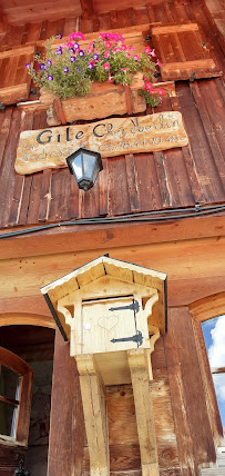 Extérieur du Gîte et Restaurant Chez Merlin à Glières-Val-de-Borne - n°5