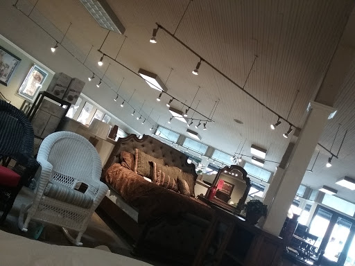 Furniture Store «Gibson Furniture and Patio», reviews and photos, 141 N Water Ave, Gallatin, TN 37066, USA
