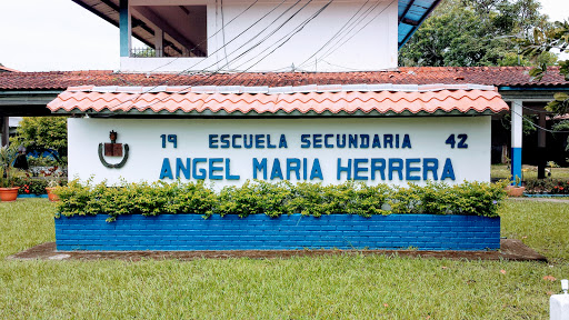 Escuela Secundaria Ángel María Herrera