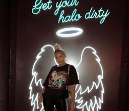 I LED light store photo