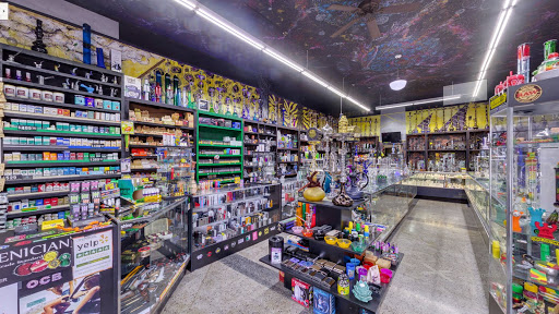 Vaporizer Store «Main Smoke Shop KC | Vape Shop», reviews and photos, 3429 Main St, Kansas City, MO 64111, USA