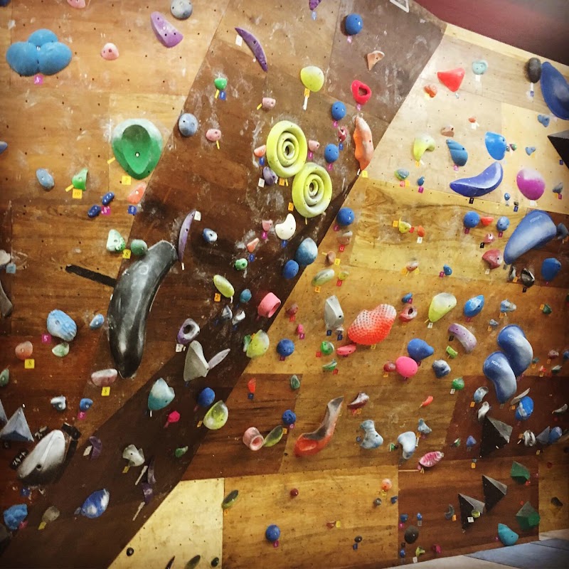 ボルダリングジム クロニコ - Cronico indoor climbing facility - 神崎川店