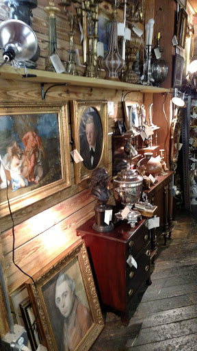 Riverview Antique Market