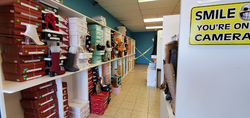 Shoe Store «Wholesale Fashion Shoes», reviews and photos, 4041 E Thomas Rd, Phoenix, AZ 85018, USA