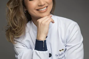 Dra. Gizelle Valentim | Clínica Odontológica | Aparelho Invisalign em Joinville image