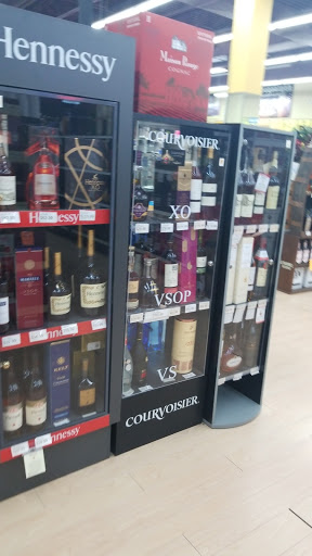 Liquor Store «Fairgrounds Discount Beverages (Liquors)», reviews and photos, 2157 York Rd, Timonium, MD 21093, USA