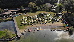 Lido del Segrino'in fotoğrafı düz bir kıyı şeridi ile birlikte