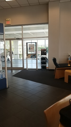 Car Dealer «Volvo Cars of Cincinnati North», reviews and photos, 5890 Muhlhauser Rd, West Chester Township, OH 45069, USA