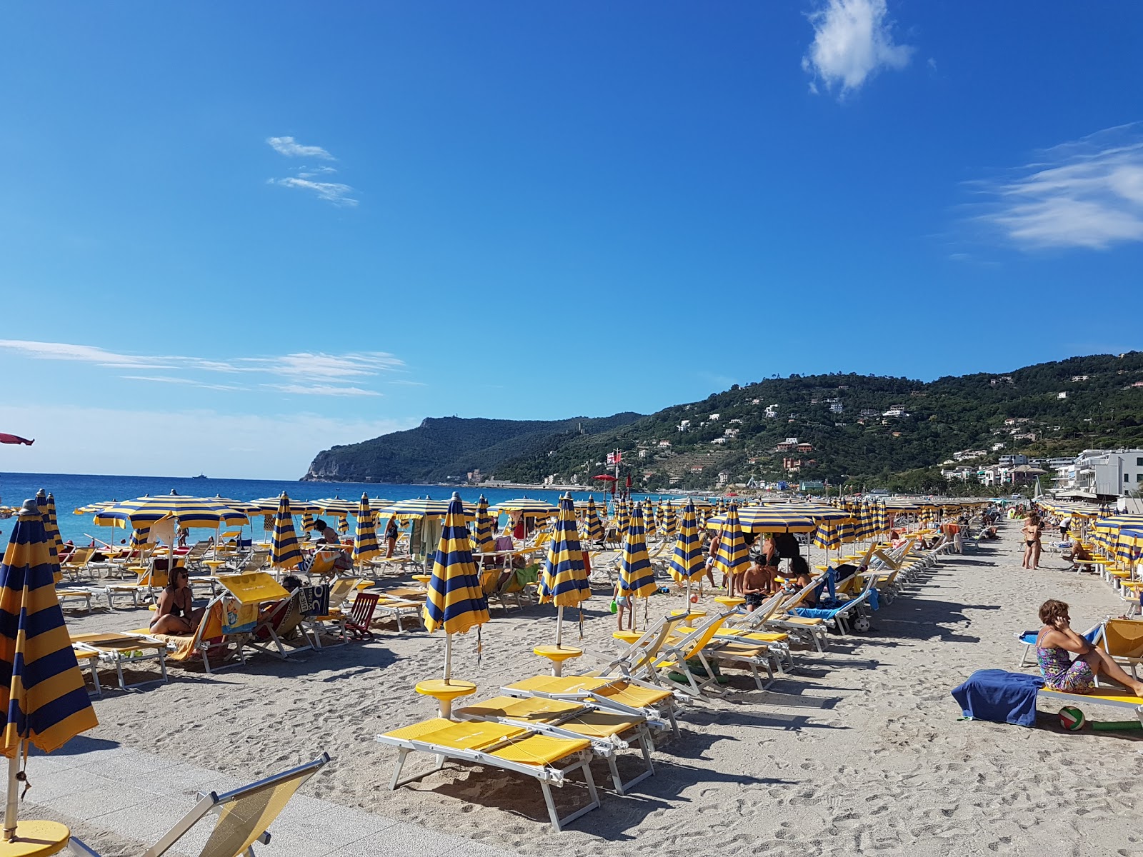 Foto di Spotorno beach area del resort sulla spiaggia