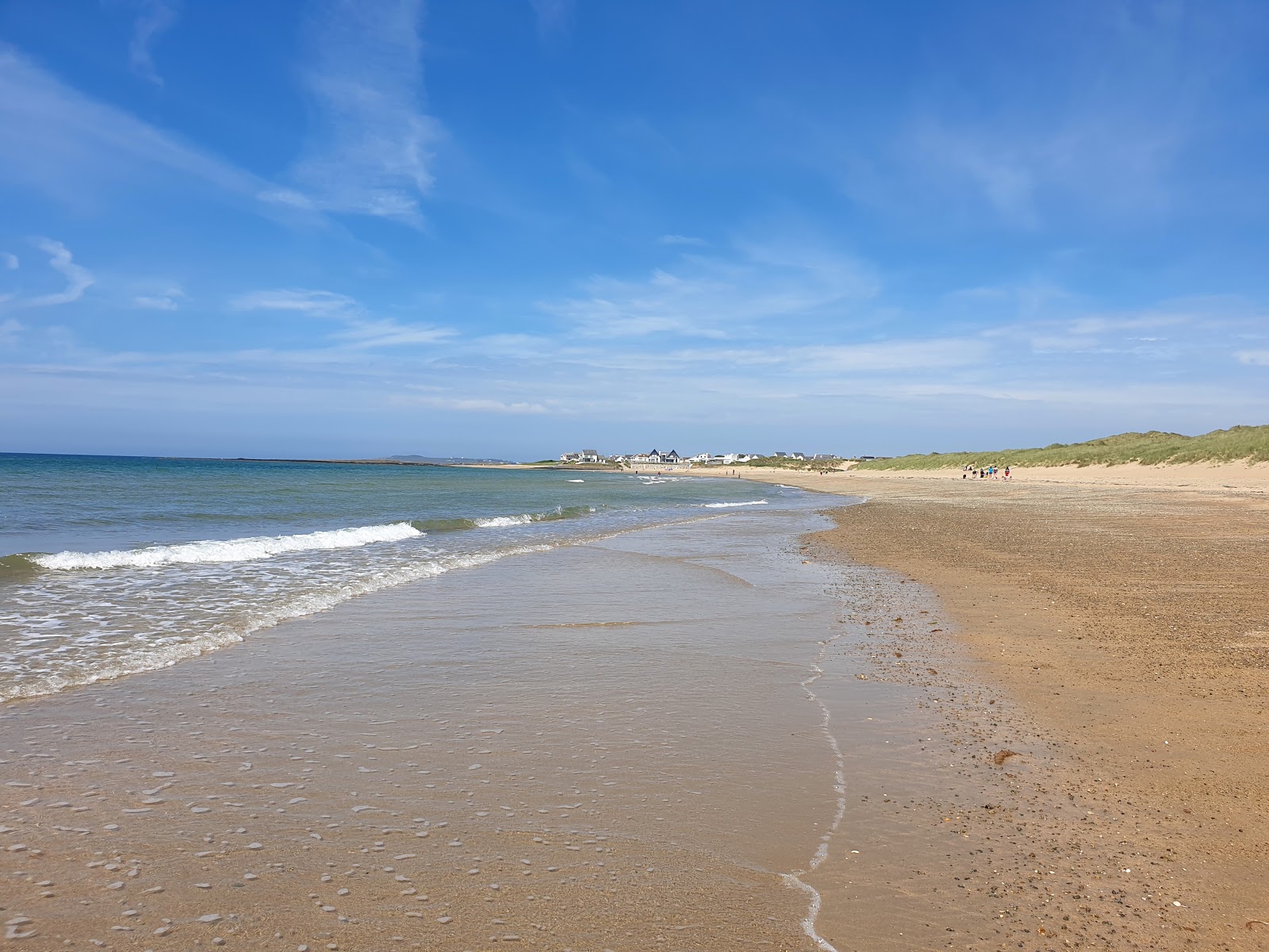 Foto av Traeth Llydan med kevyt hiekka ja kivi yta