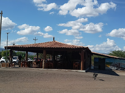 La Fonda Paisa - Ubicado entre los municipios de Fonseca y, Vía nacional entrada a, Barrancas, San Pedro, Barrancas, La Guajira, Colombia