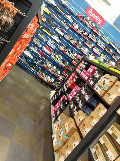 Sporting Goods Store «Big 5 Sporting Goods», reviews and photos, 16963 Sierra Lakes Pkwy, Fontana, CA 92336, USA