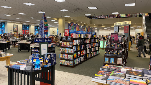 Book Store «Barnes & Noble», reviews and photos, 5755 N Bayshore Dr, Glendale, WI 53217, USA