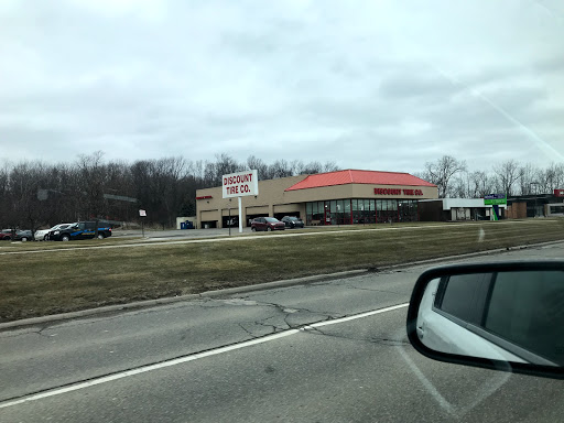 Tire Shop «Discount Tire Store - Woodhaven, MI», reviews and photos, 22160 Allen Rd, Woodhaven, MI 48183, USA