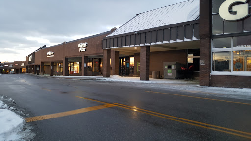 Shopping Mall «Pavilion Shopping Center», reviews and photos, 24055 Chagrin Blvd, Beachwood, OH 44122, USA