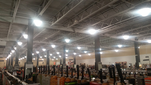 Shoe Store «DSW Designer Shoe Warehouse», reviews and photos, 28700 Telegraph Rd, Southfield, MI 48034, USA