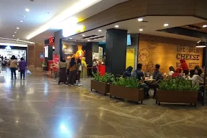 LIPPO PLAZA Side Lobby image