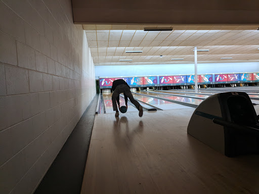Bowling Alley «Oregon Trail Lanes», reviews and photos, 735 S Columbia River Hwy, St Helens, OR 97051, USA