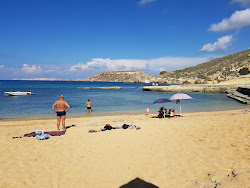 Photo de Gnejna Beach avec baie spacieuse