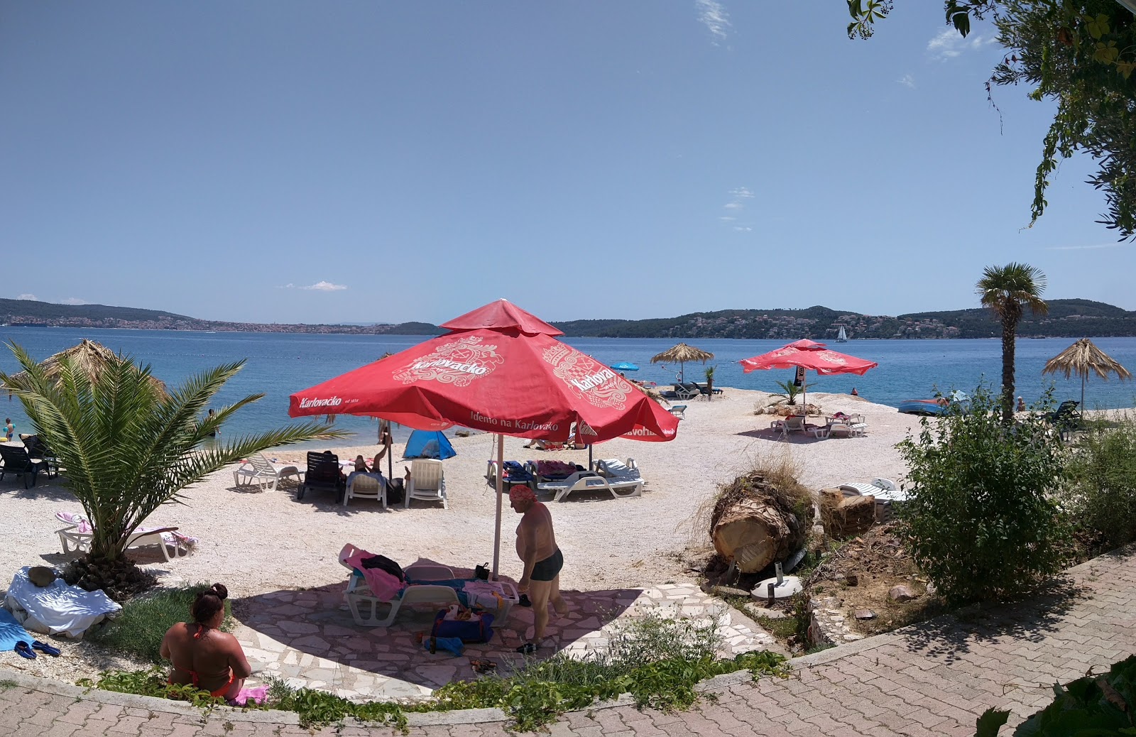Foto de Praia de Seget com várias baías espaçosas
