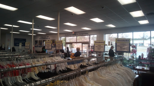 Thrift Store «Goodwill Bailey Bridge Retail Store», reviews and photos, 11749 Hull Street Rd, Midlothian, VA 23112, USA