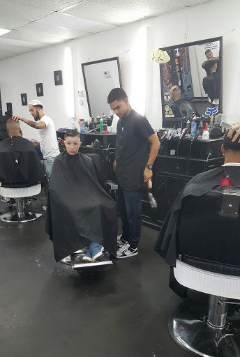 Barber Shop «Mr.Fades Barbershop unisex», reviews and photos, 7748 Palm River Rd, Tampa, FL 33619, USA