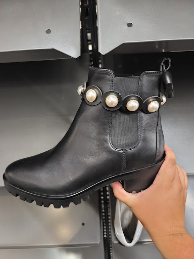 Department Store «Saks OFF 5TH», reviews and photos, 11201 NW 12th St, Miami, FL 33172, USA