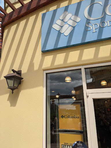Sportswear Store «Columbia Sportswear Outlet Store», reviews and photos, 5885 Gulf Fwy #301, Texas City, TX 77591, USA