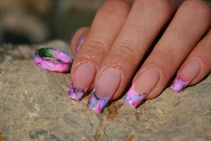 DEIMANTE Nails & Beauty image