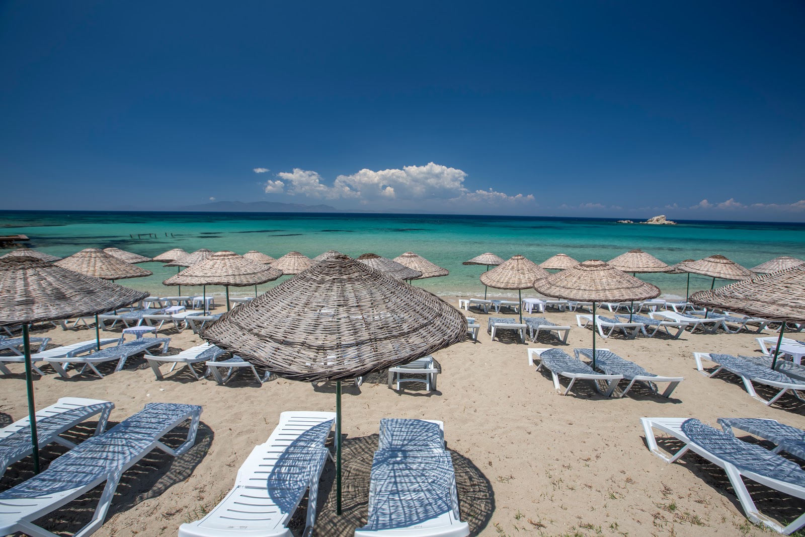 Foto av Berömda Stranden med turkos rent vatten yta