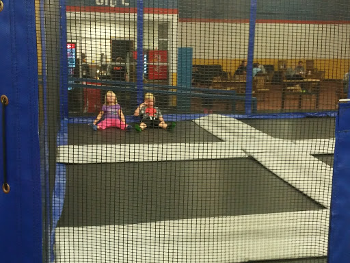 Recreation Center «G6 Airpark», reviews and photos, 10414 SE Washington St, Portland, OR 97216, USA