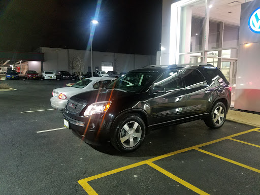 Volkswagen Dealer «Pugi Volkswagen», reviews and photos, 2020 Ogden Ave, Downers Grove, IL 60515, USA