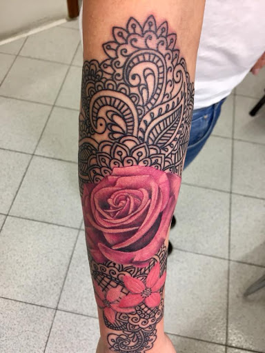 love hate tattoo and piercing vercelli