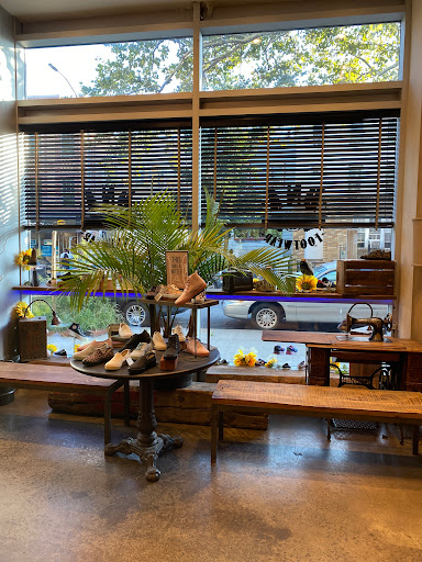 Shoe Store «DNA Footwear Williamsburg», reviews and photos, 133 N 7th St, Brooklyn, NY 11249, USA