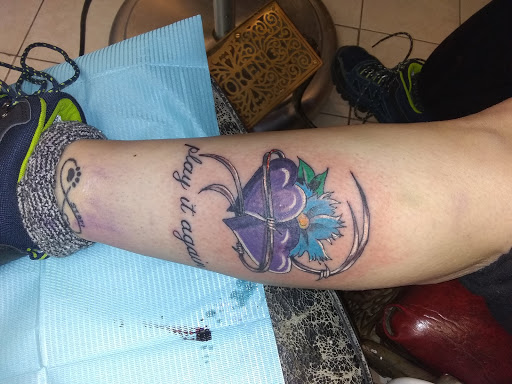 Tattoo Shop «Tatunka Tattoo», reviews and photos, 95 S Windsor St, South Royalton, VT 05068, USA