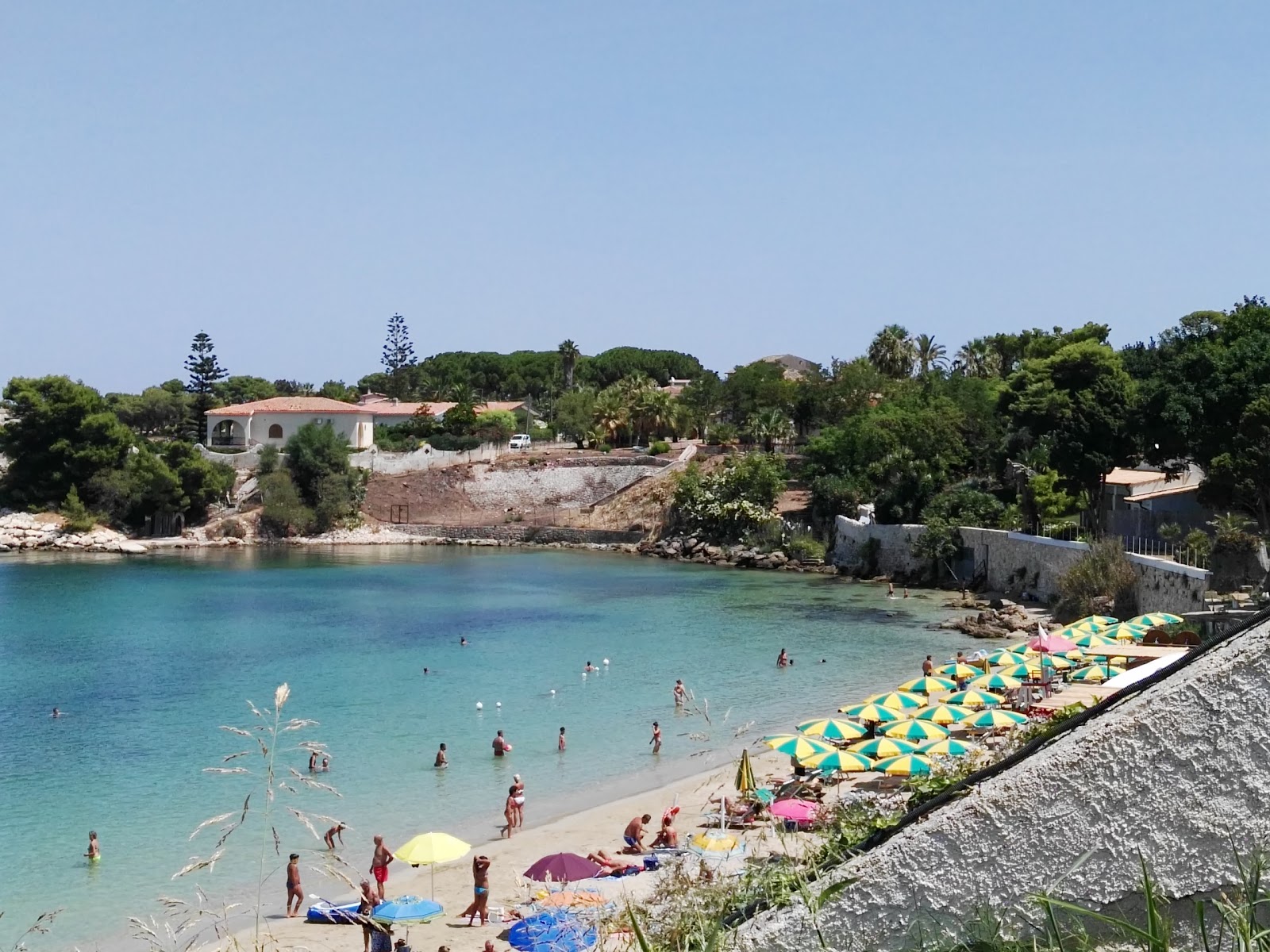 Foto di Spiaggia Punta del Pero con parzialmente pulito livello di pulizia