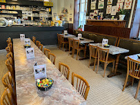 Atmosphère du Restaurant brasserie l'arrêt gustatif pizzeria à Le Donjon - n°1