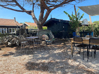 Atmosphère du Bar-restaurant à huîtres La P'tite Kabane - Yoan & Chloé - Dégustation à Lège-Cap-Ferret - n°3