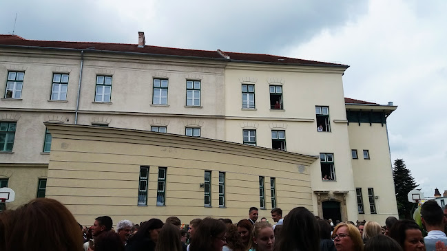 Értékelések erről a helyről: Soproni SZC Vendéglátó, Kereskedelmi Technikum és Kollégium, Sopron - Iskola
